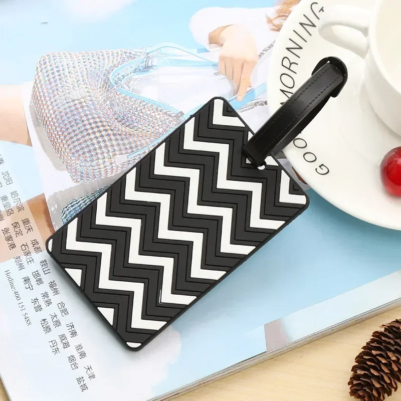 Geometric Luggage Tags for Wom - огляд і ціна Men Accessories Name